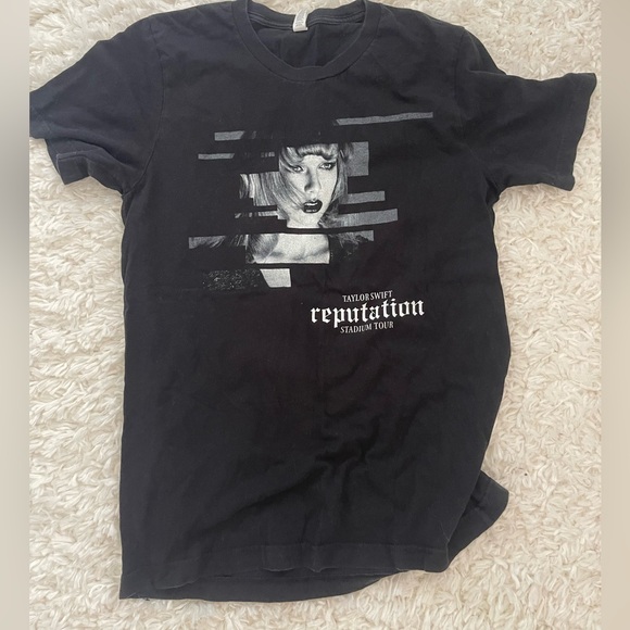 Reputation Tour Tee - Picture 3 of 4